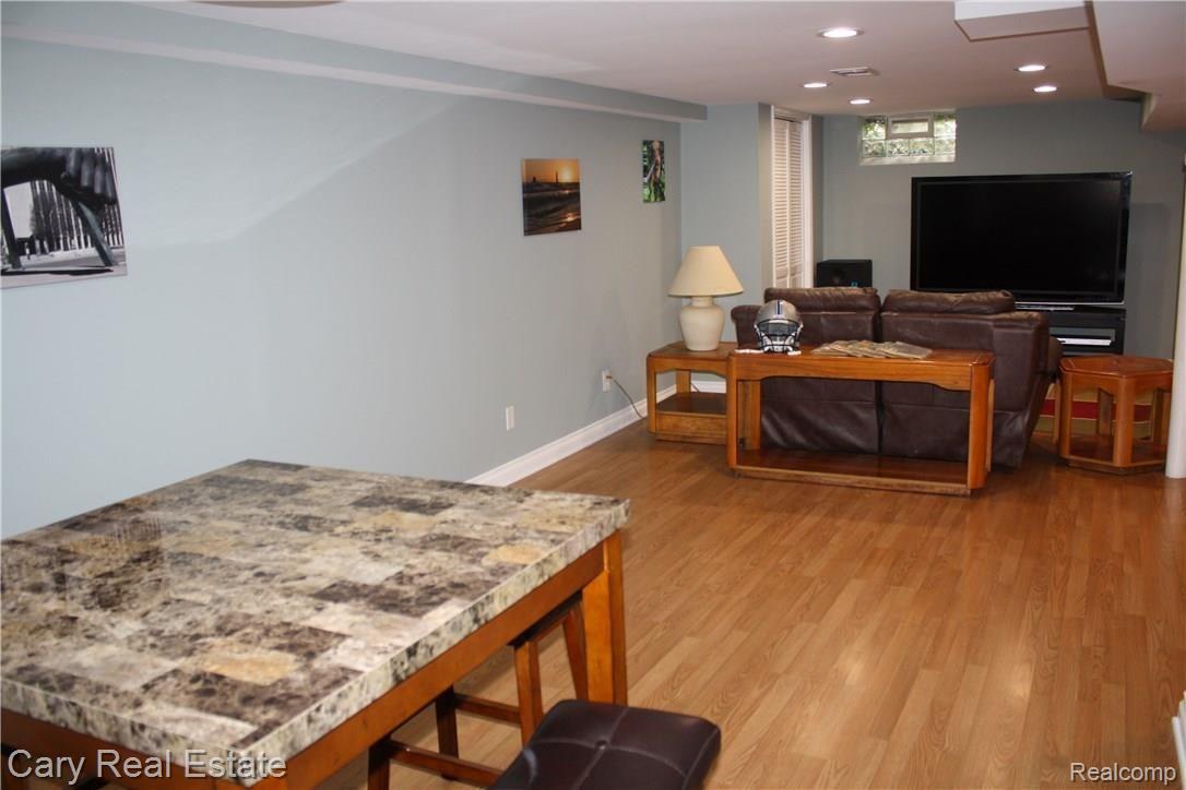 2275 Oxford Road Berkley, MI 48072 - Photo 33 of 40 IMG_4394.JPG