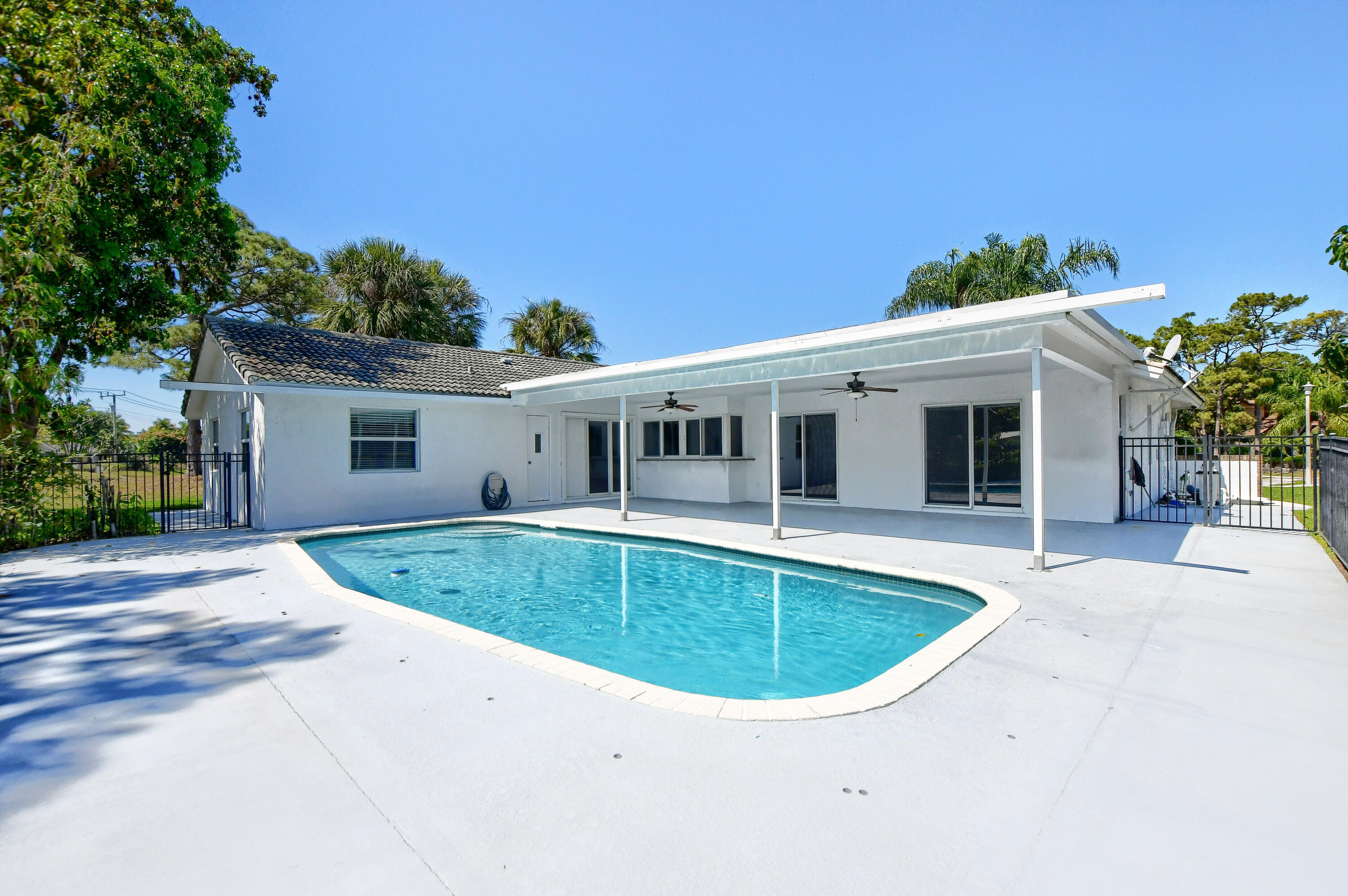 2334 Timbercreek Circle Northwest Boca Raton, FL 33431 - Photo 25 of 53 66_ebf_1995-hdr(5)
