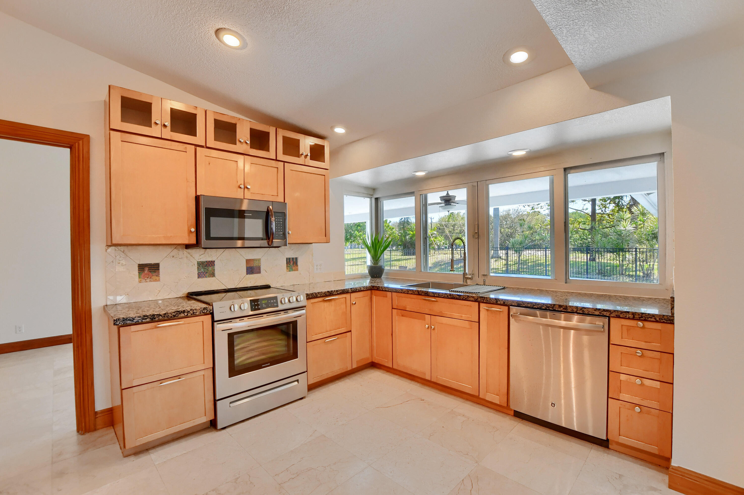 2334 Timbercreek Circle Northwest Boca Raton, FL 33431 - Photo 8 of 53 New appliances