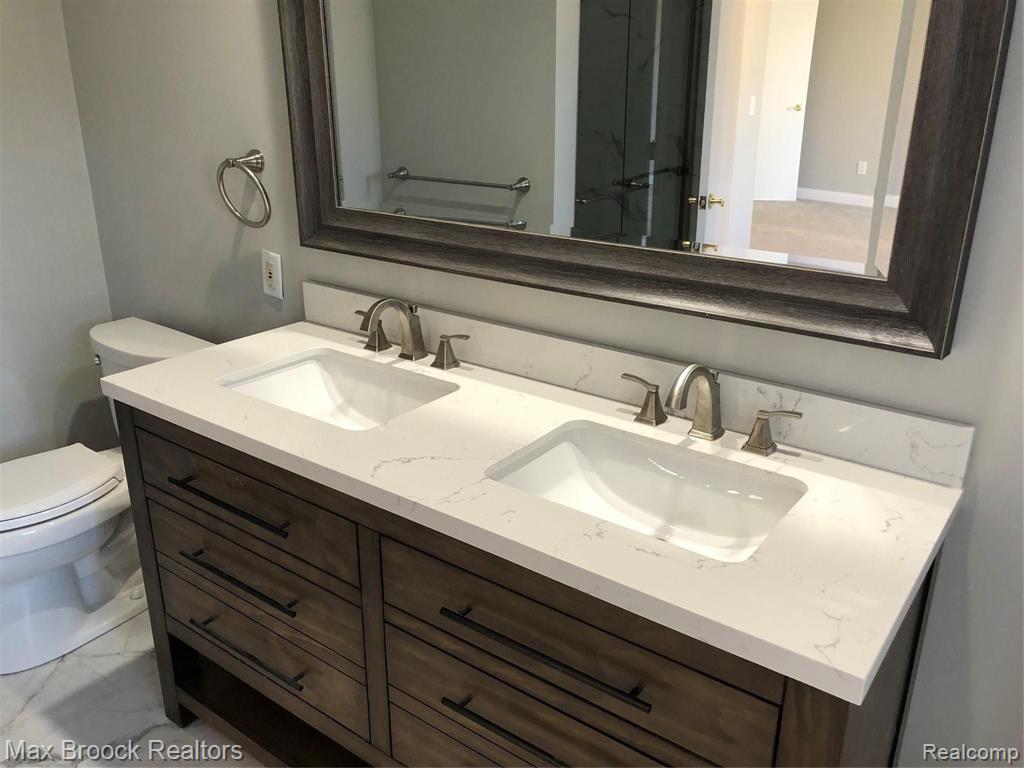 6455 Noble Road West Bloomfield, MI 48322 - Photo 26 of 44