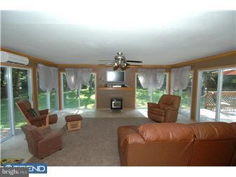 1202 Hedding Jacksonville Road Columbus, NJ 08022 - Photo 4 of 12 Family Room