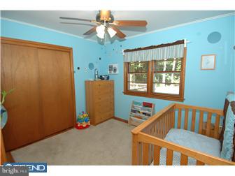 1202 Hedding Jacksonville Road Columbus, NJ 08022 - Photo 8 of 12 Bedroom 3