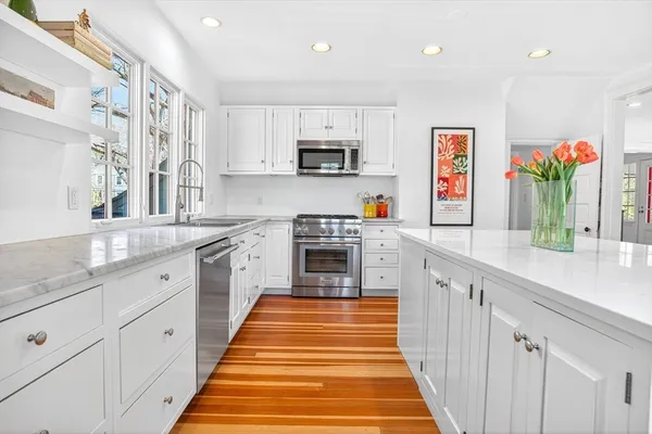 $2,500,000 | 70 Curve Street, Wellesley, MA 02482