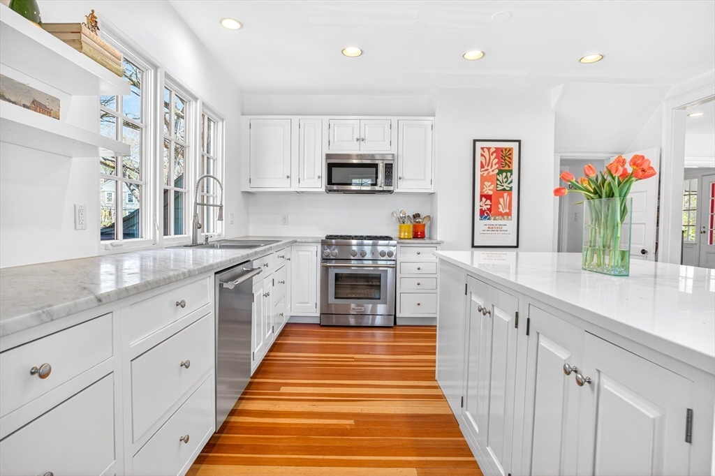 70 Curve Street Wellesley, MA 02482 - Photo 12 of 33