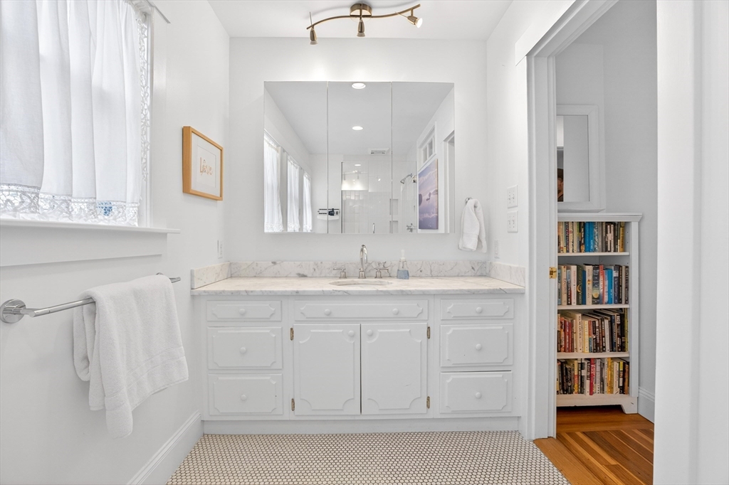 70 Curve Street Wellesley, MA 02482 - Photo 18 of 33