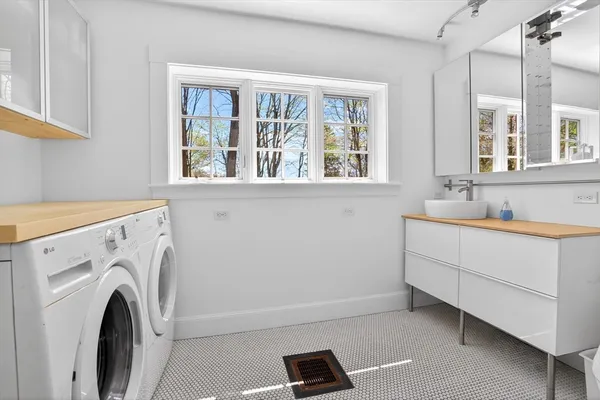 $2,500,000 | 70 Curve Street, Wellesley, MA 02482