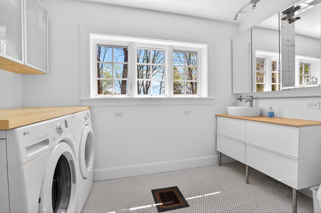 70 Curve Street Wellesley, MA 02482 - Photo 22 of 33