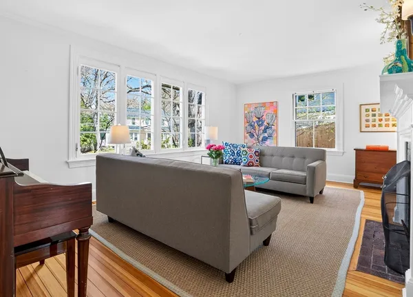 $2,500,000 | 70 Curve Street, Wellesley, MA 02482