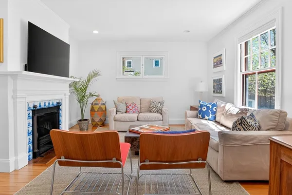 $2,500,000 | 70 Curve Street, Wellesley, MA 02482