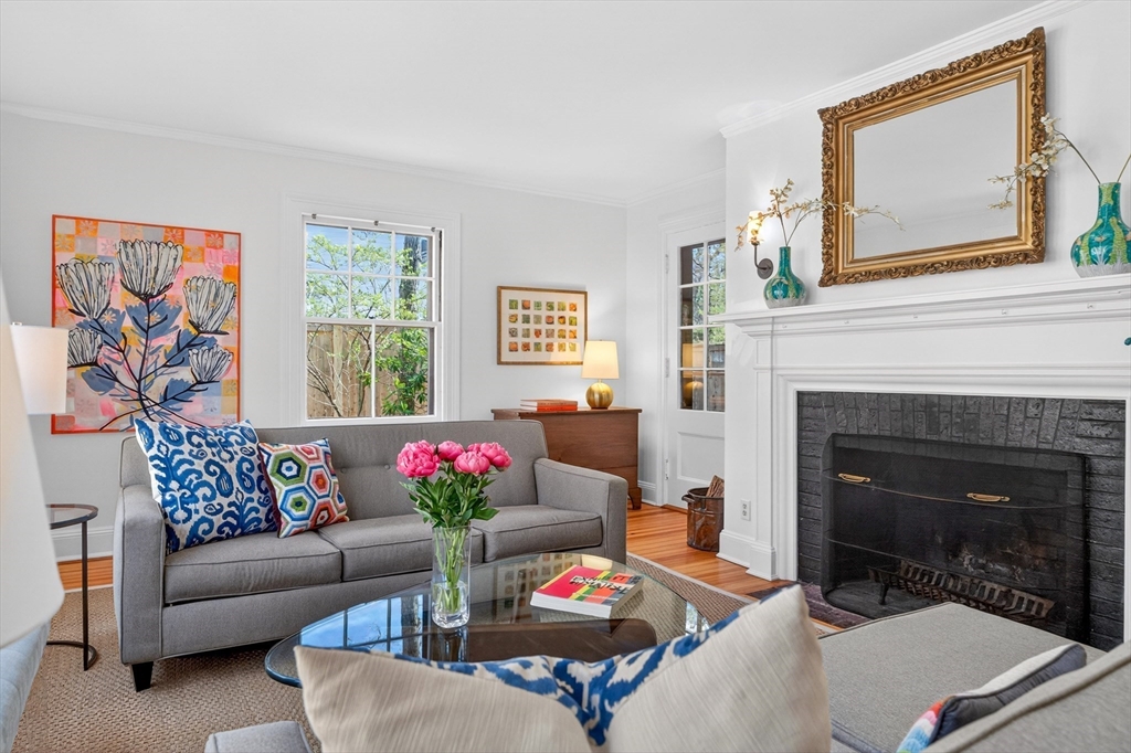 70 Curve Street Wellesley, MA 02482 - Photo 6 of 33