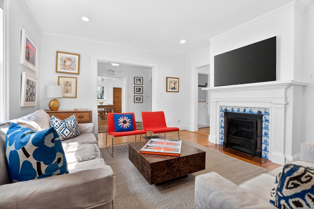 70 Curve Street Wellesley, MA 02482 - Photo 8 of 33