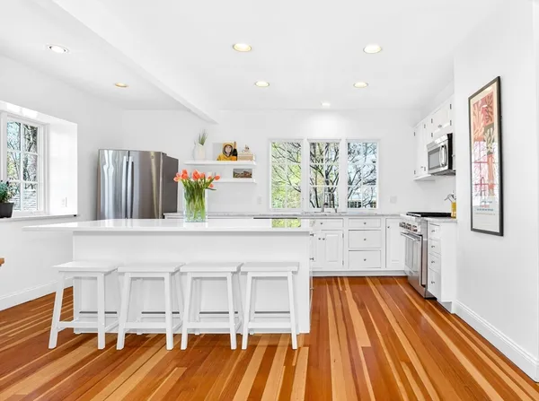 $2,500,000 | 70 Curve Street, Wellesley, MA 02482