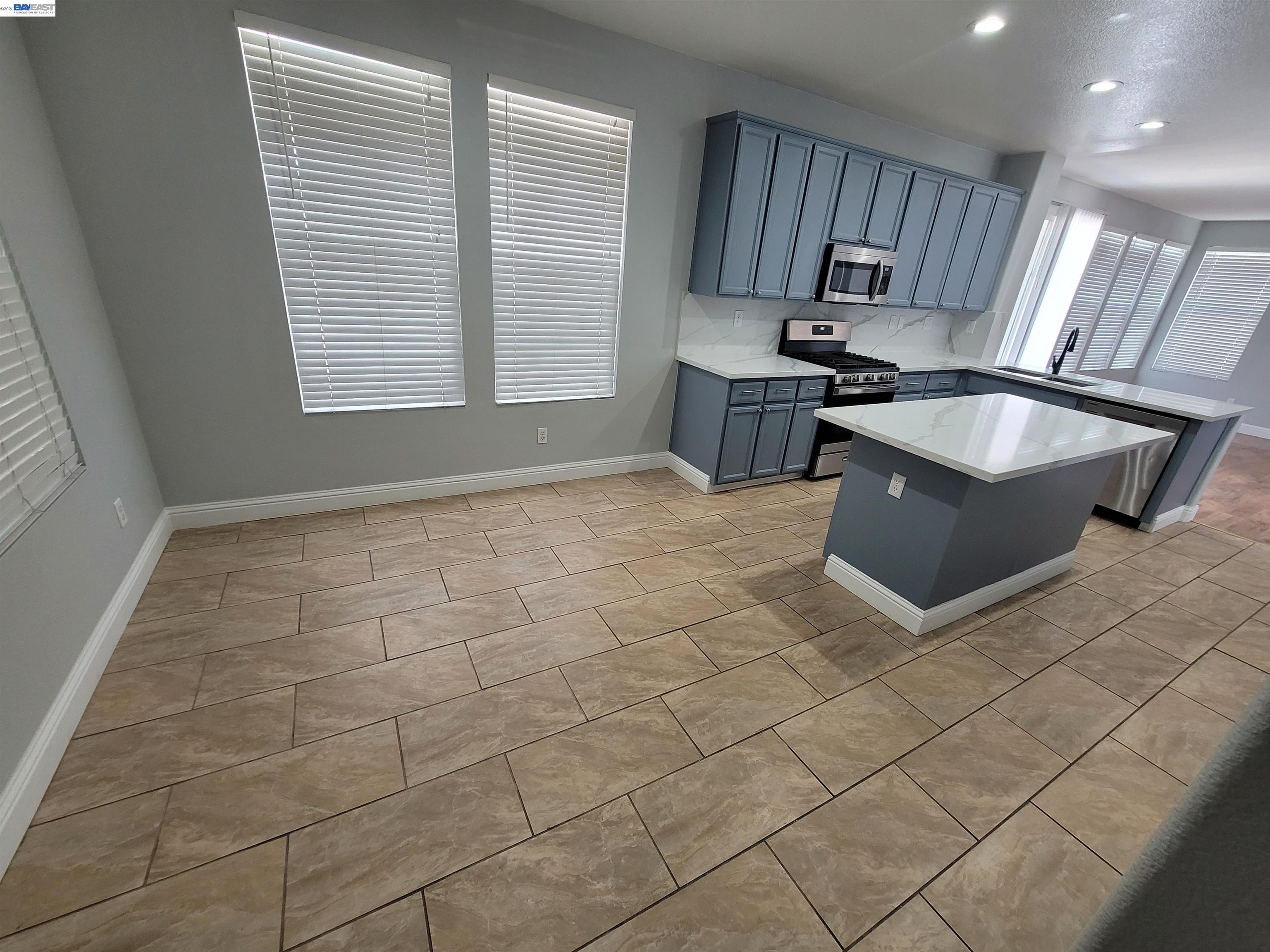 577 Rockingham Way Tracy, CA 95376 - Photo 5 of 23 Gallery Image 5