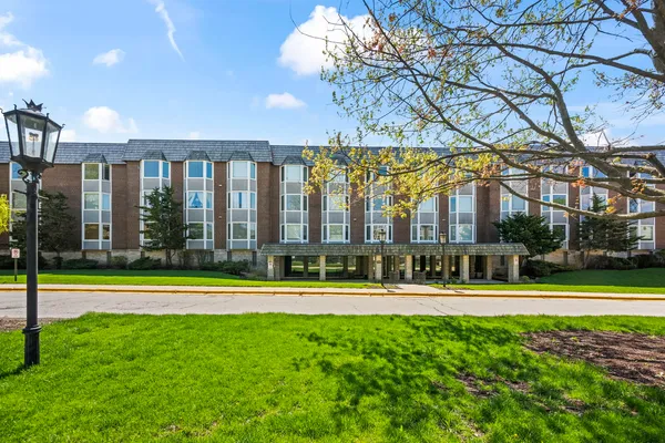 $2,400 | 201 Thames Parkway, Unit 2K, Park Ridge, IL 60068