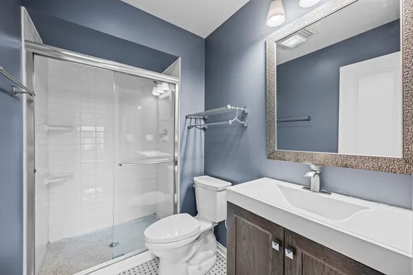 $2,400 | 201 Thames Parkway, Unit 2K, Park Ridge, IL 60068