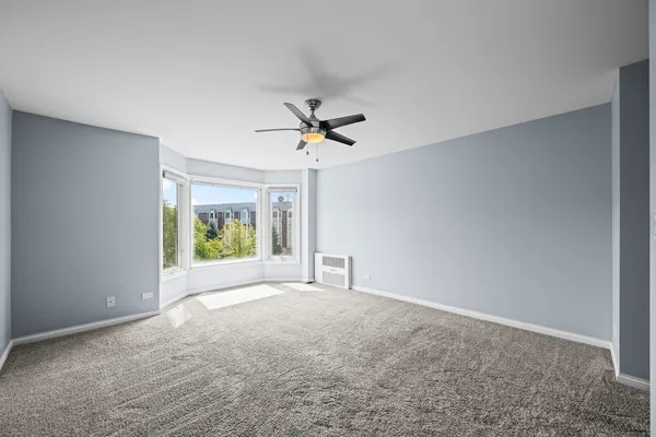 $2,400 | 201 Thames Parkway, Unit 2K, Park Ridge, IL 60068