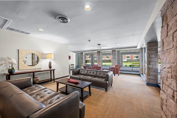 $2,400 | 201 Thames Parkway, Unit 2K, Park Ridge, IL 60068