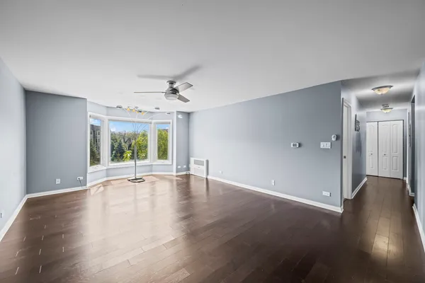 $2,400 | 201 Thames Parkway, Unit 2K, Park Ridge, IL 60068