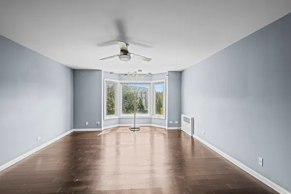$2,400 | 201 Thames Parkway, Unit 2K, Park Ridge, IL 60068