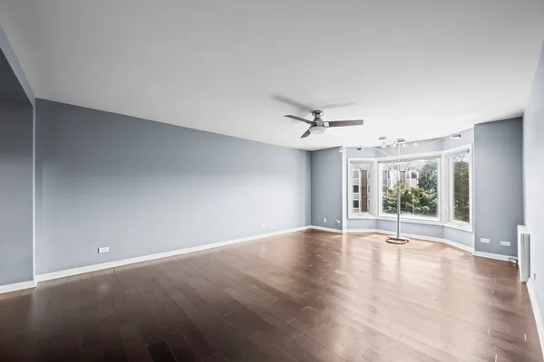 $2,400 | 201 Thames Parkway, Unit 2K, Park Ridge, IL 60068