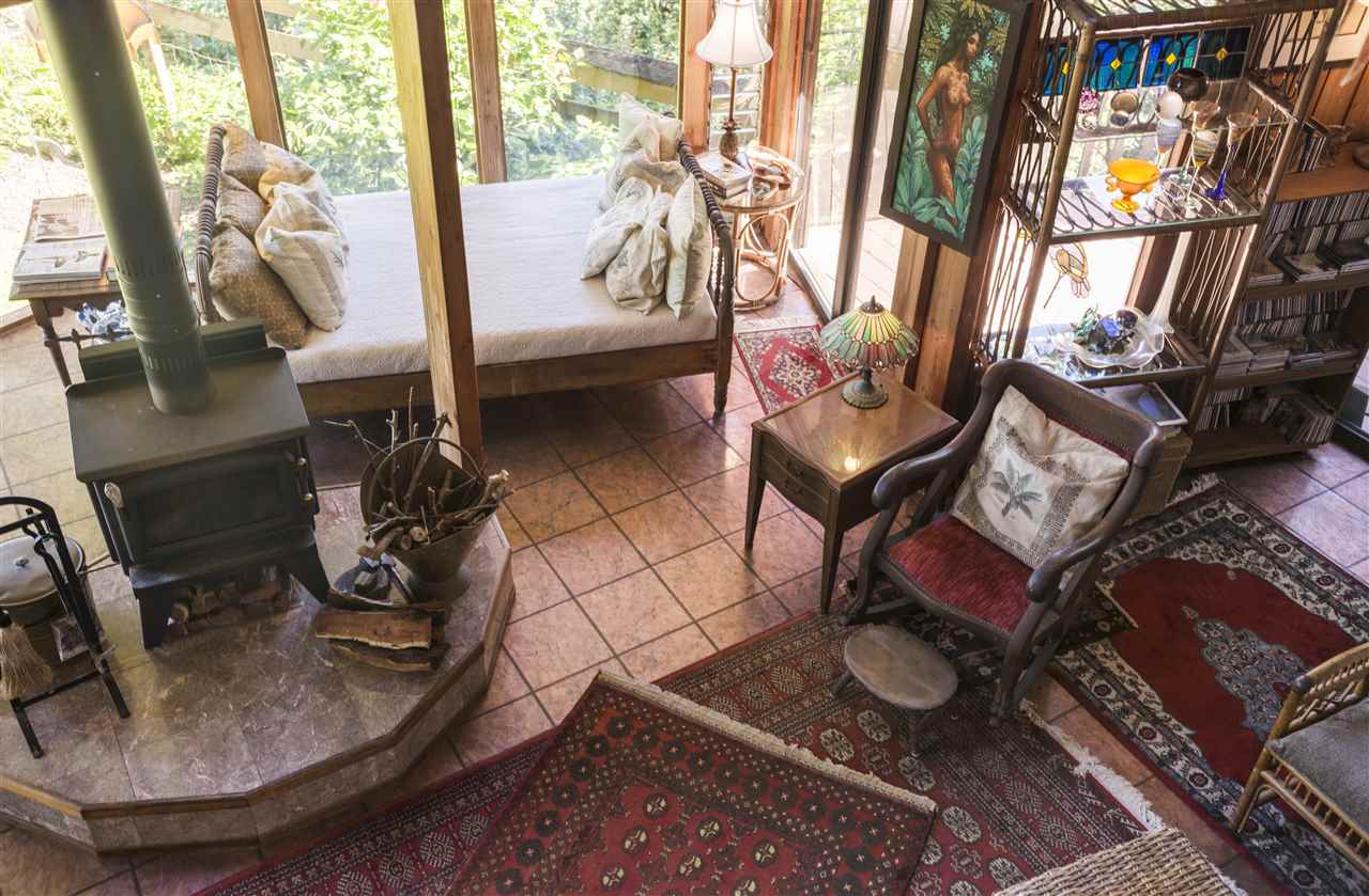 2555 Lemi Place Haiku, HI 96708 - Photo 13 of 30 a room with musical instruments