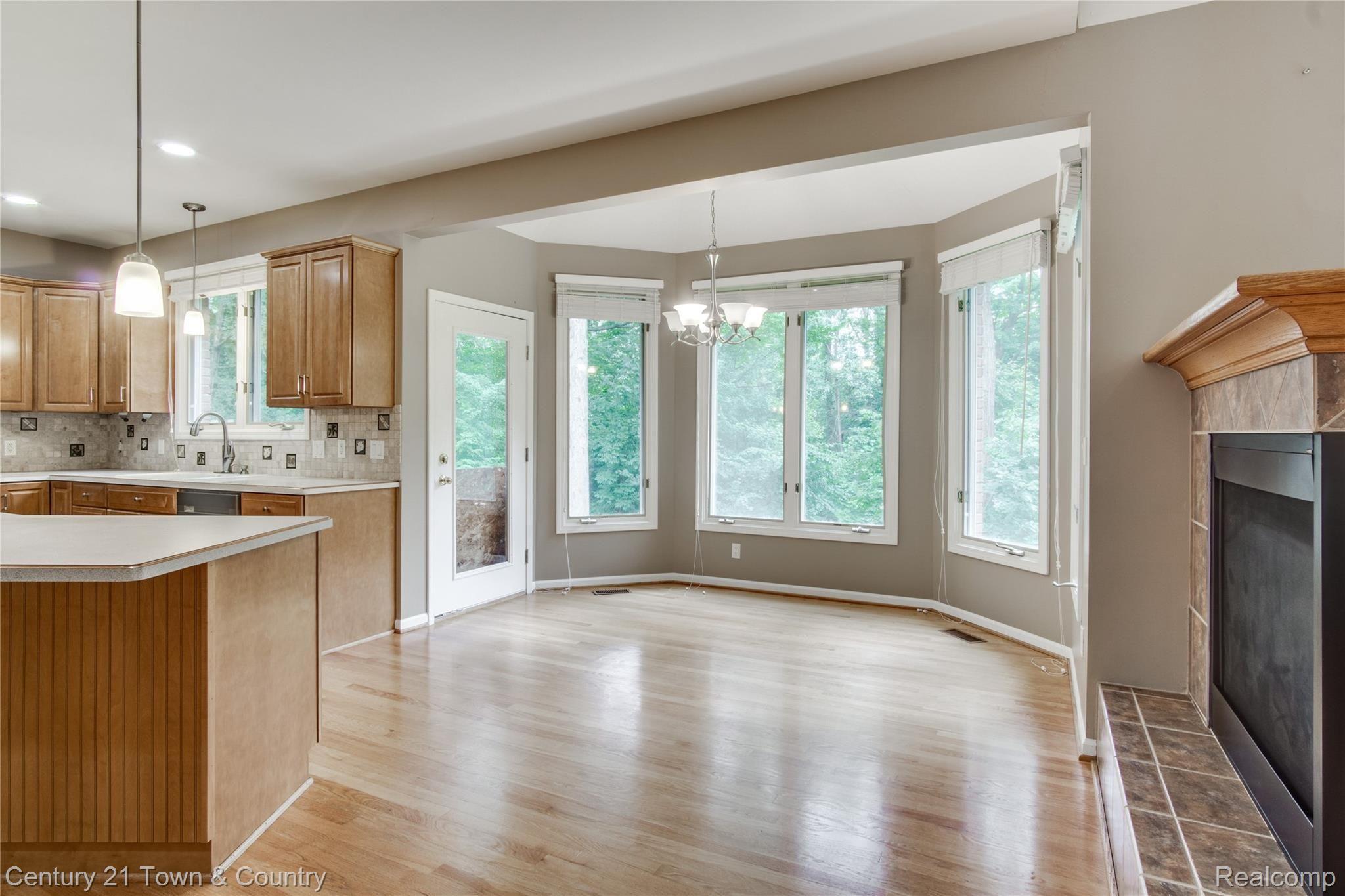 1116 Blue Ridge Drive Clarkston, MI 48348 - Photo 15 of 54 Interiors (15 of 42).jpg