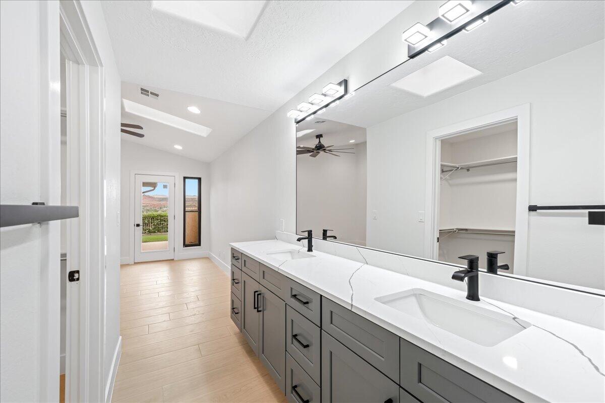 872 West 680 North St. George, UT 84770 - Photo 25 of 48 Primary bath