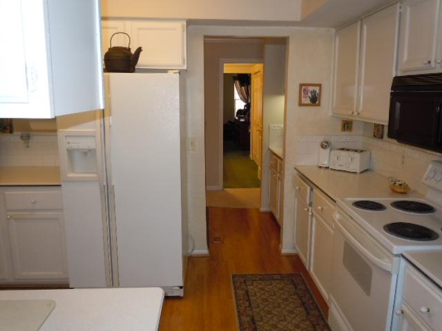 1645 B Huntington Park Rochester, MI 48309 - Photo 10 of 24 31091072-9.JPG