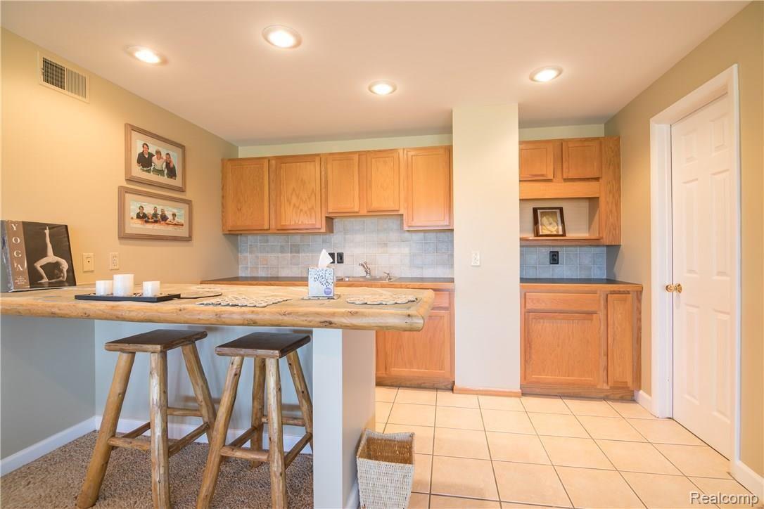4186 Oak Tree Circle Rochester, MI 48306 - Photo 15 of 54 782A5366-4.jpg