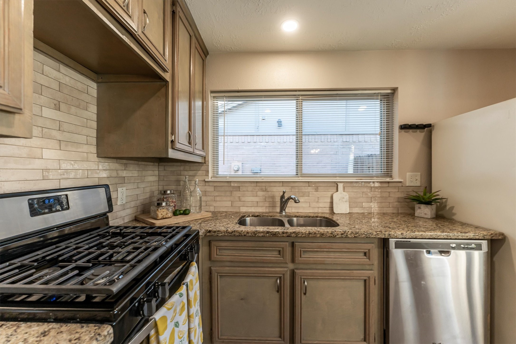 3523 Nutwood Lane Spring, TX 77389 - Photo 9 of 30