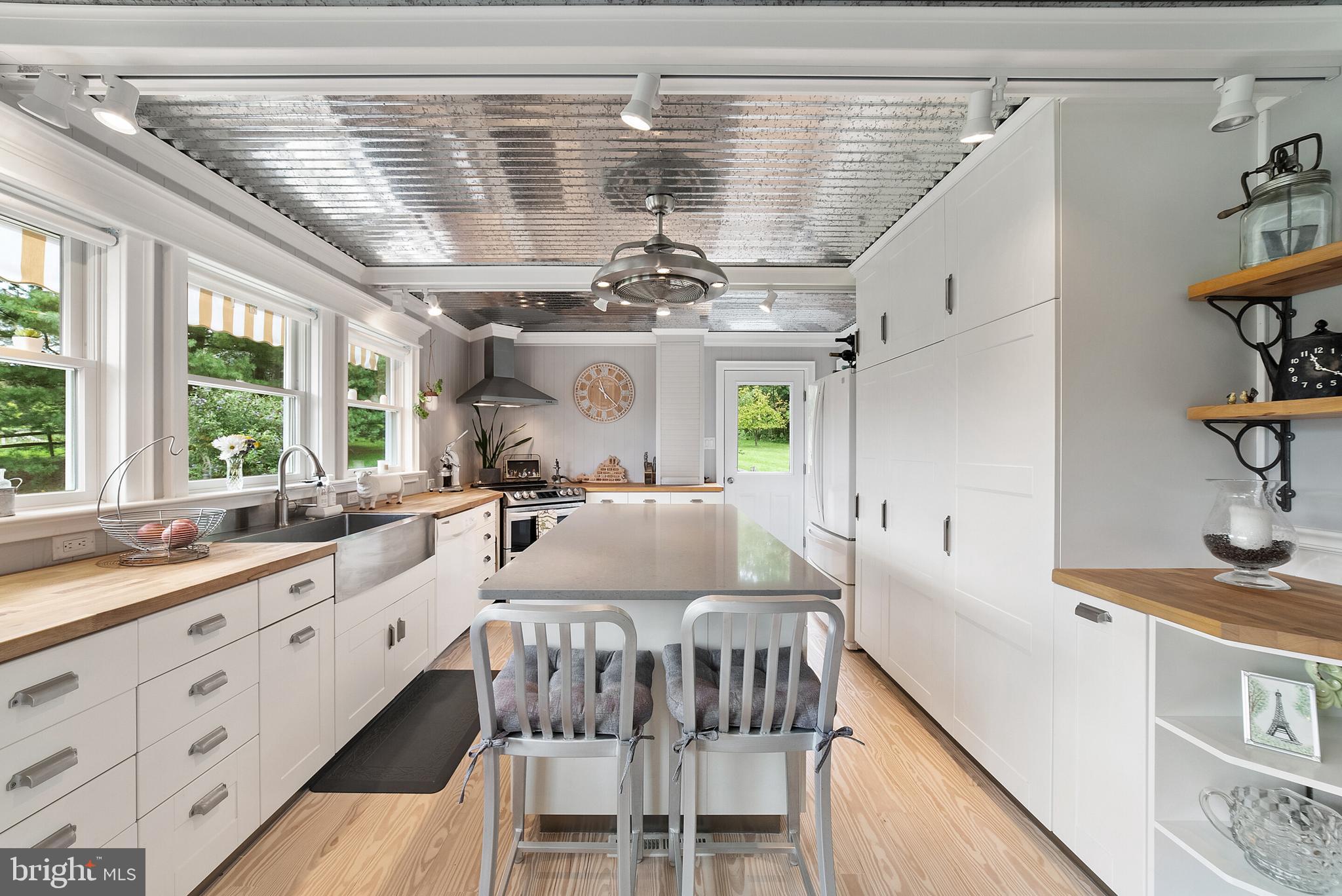 22235 Newlin Mill Road Middleburg, VA 20117 - Photo 43 of 106 Nice and bright Kitchen