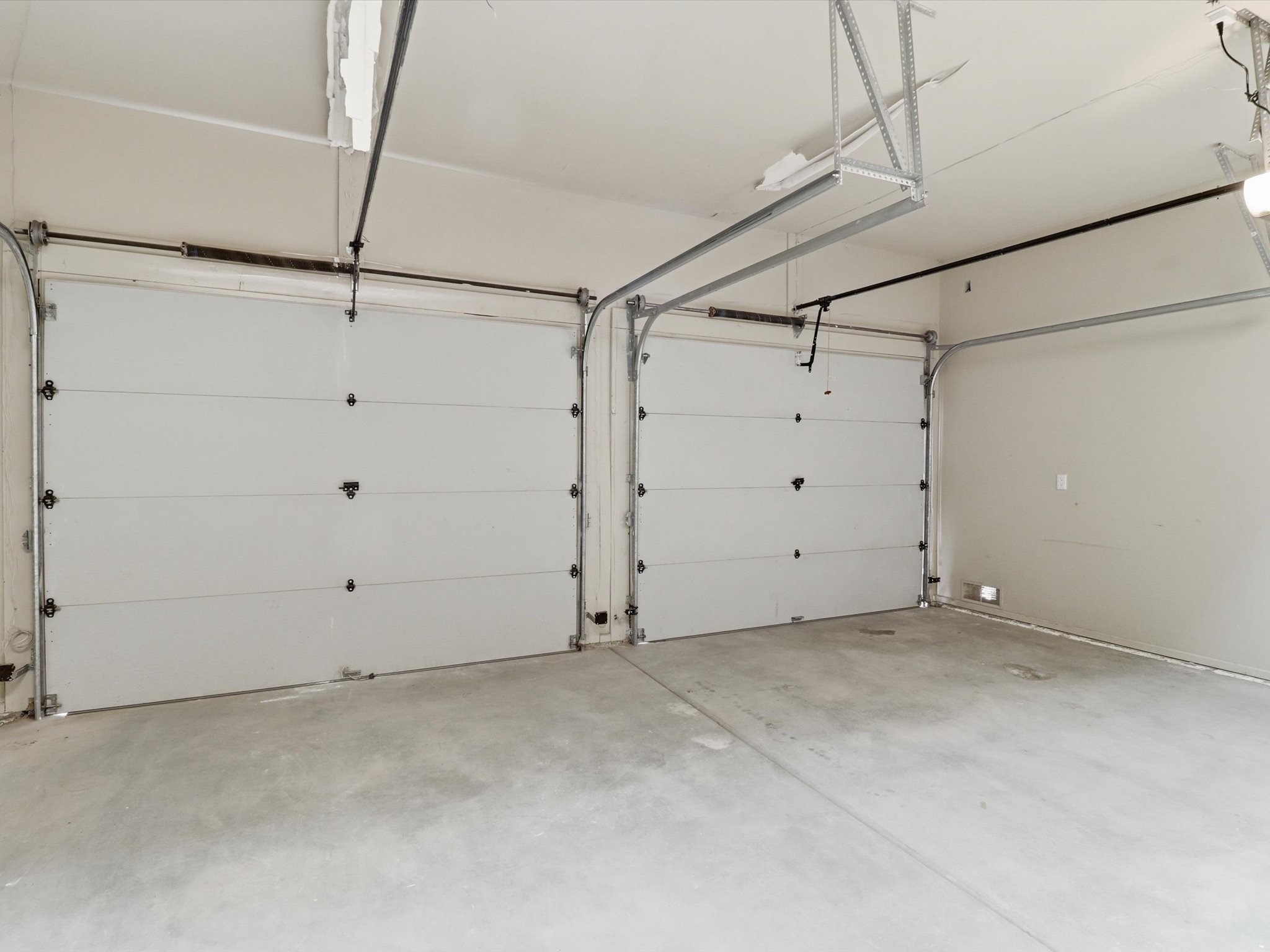 975 Indian Ridge Road Santa Fe, NM 87501 - Photo 48 of 67 2 car garage