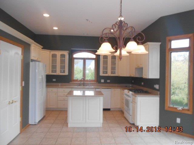 430 Golfview Way Monroe, MI 48162 - Photo 7 of 15 430 golfview Way Kitchen.JPG