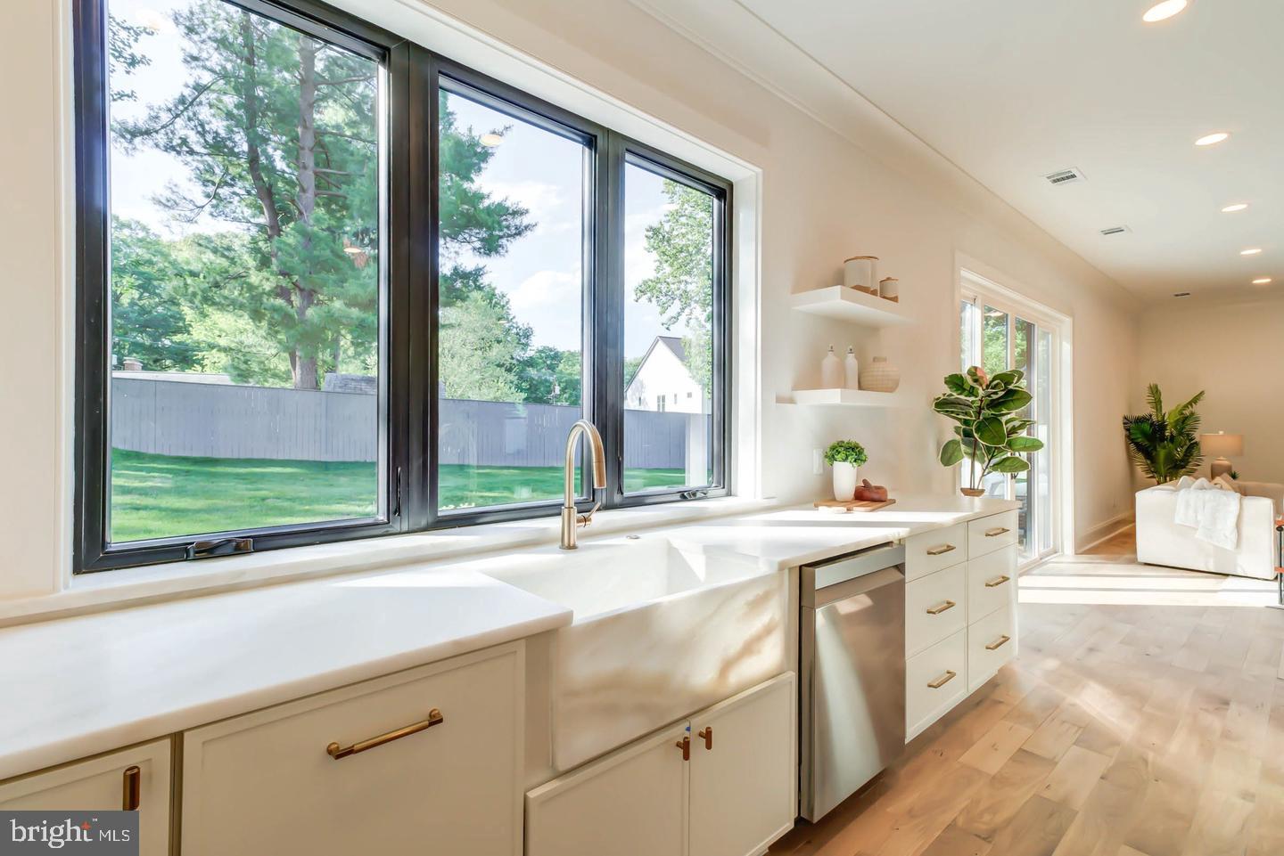 7102 Alger Road Falls Church, VA 22042 - Photo 4 of 30 Gallery Image 4