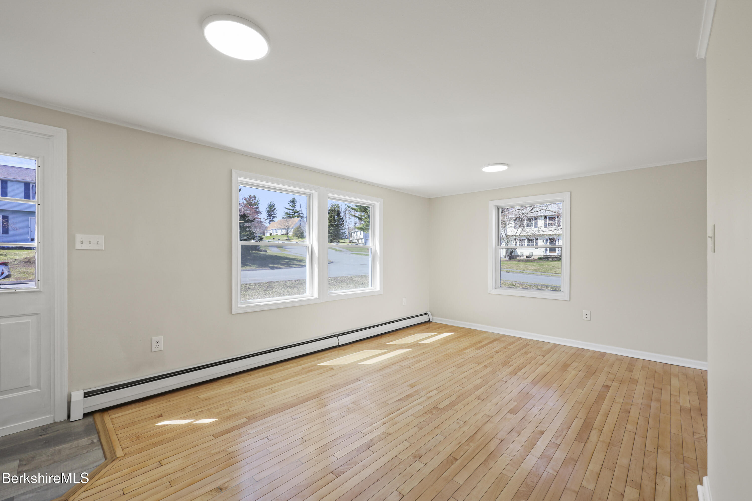 14 Donovan Street Pittsfield, MA 01201 - Photo 7 of 38 Living Room
