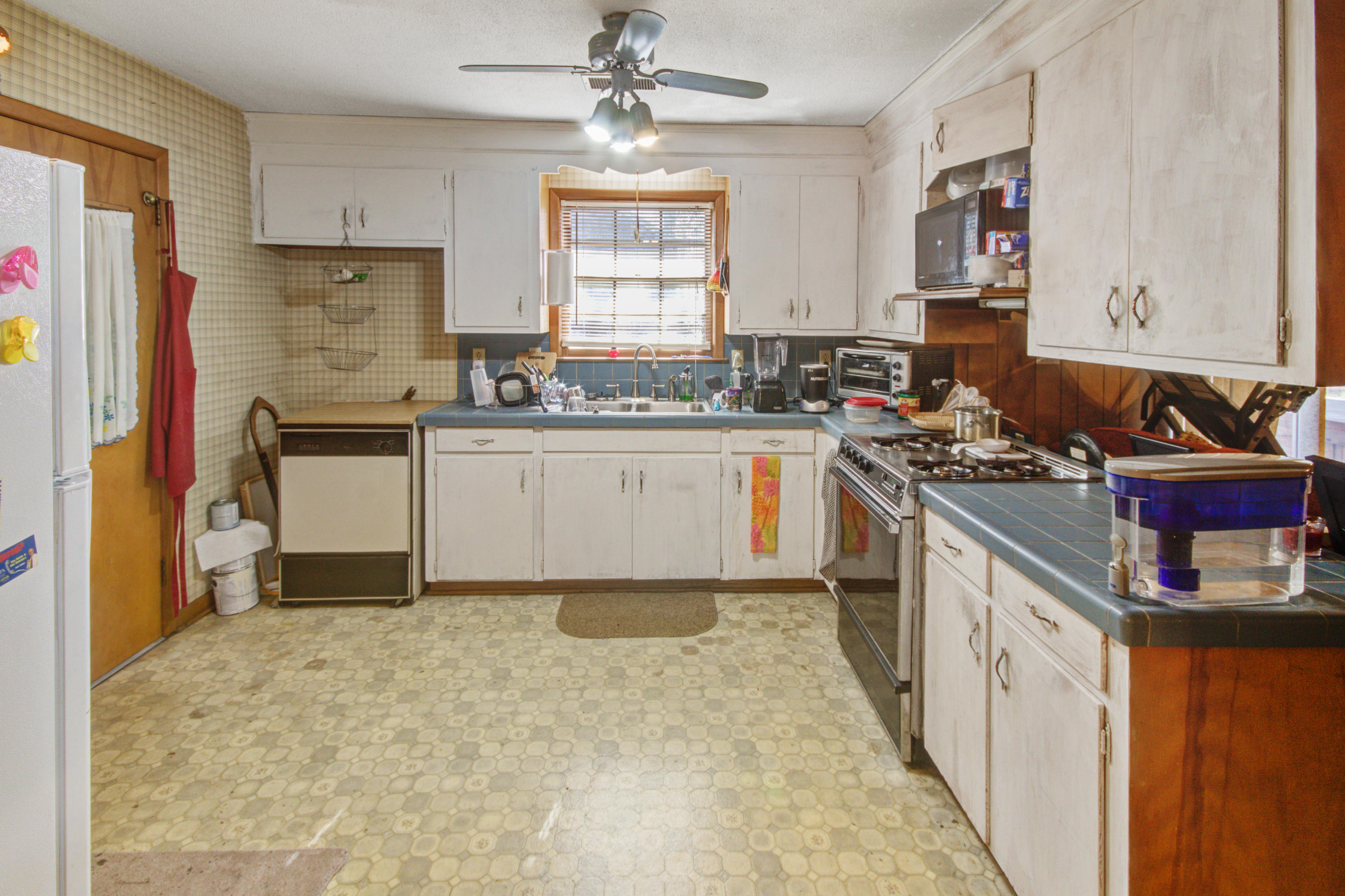 2435 Otranto Road Charleston, SC 29406 - Photo 9 of 19 Kitchen