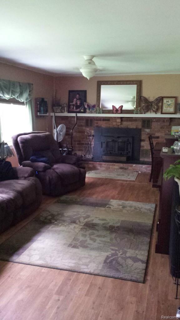 5470 Cuthbert Road White Lake, MI 48386 - Photo 7 of 12 family room.jpg