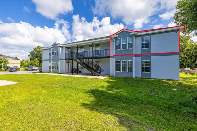 a view of a house with a backyard