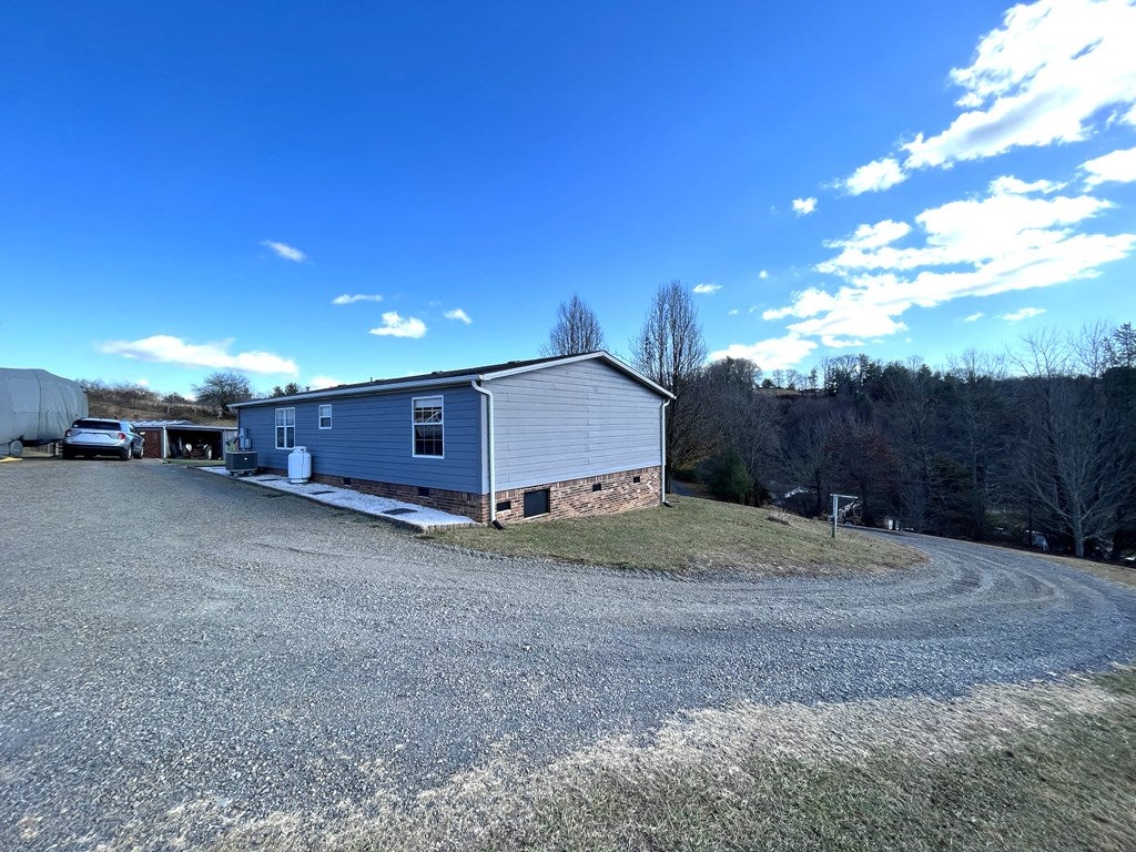765 Deepwater Road Dugspur, VA 24325 - Photo 9 of 29 Gallery Image 9