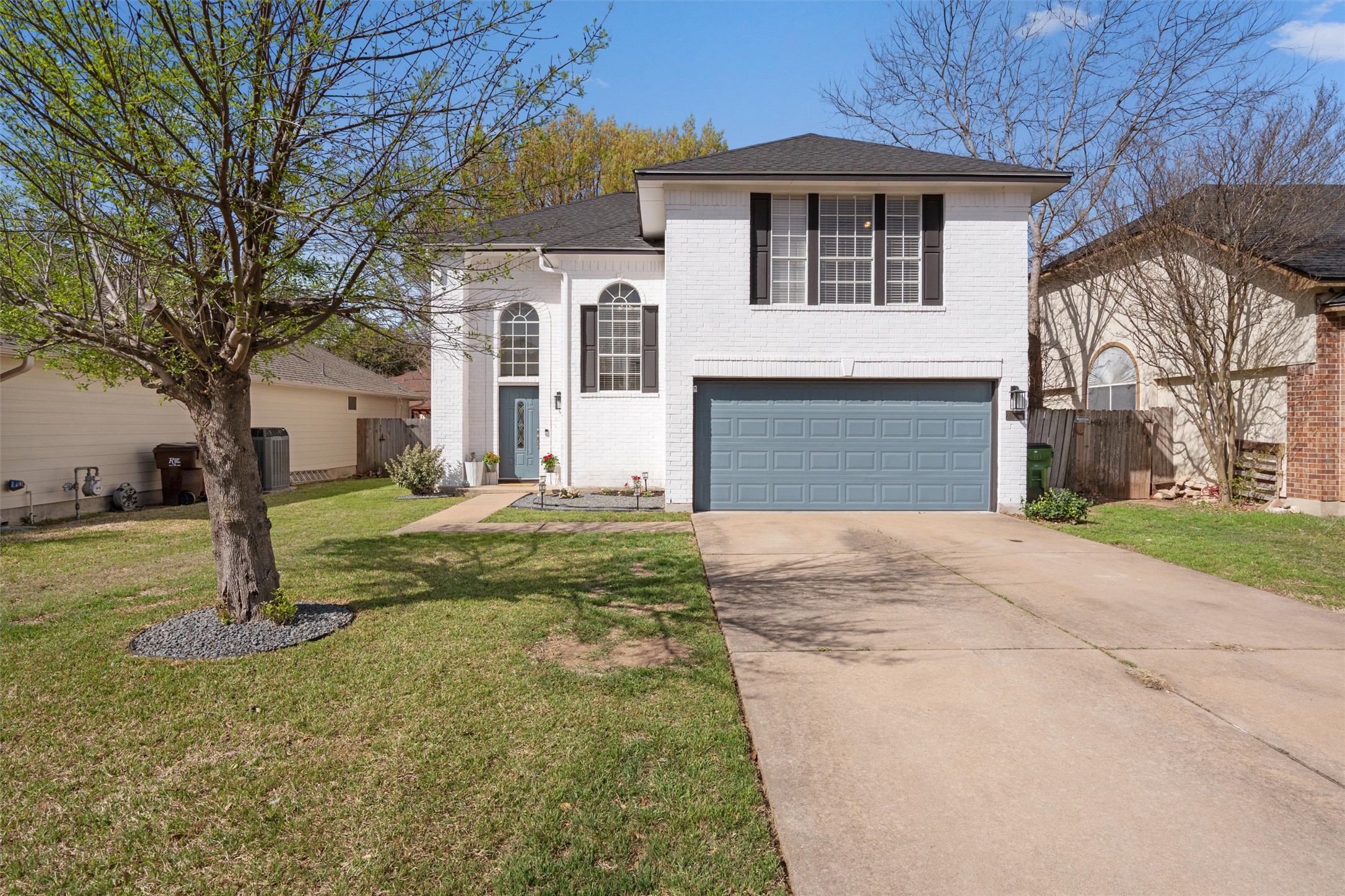 Welcome home to 1002 Pathfinder Way, Round Rock, TX 78665!