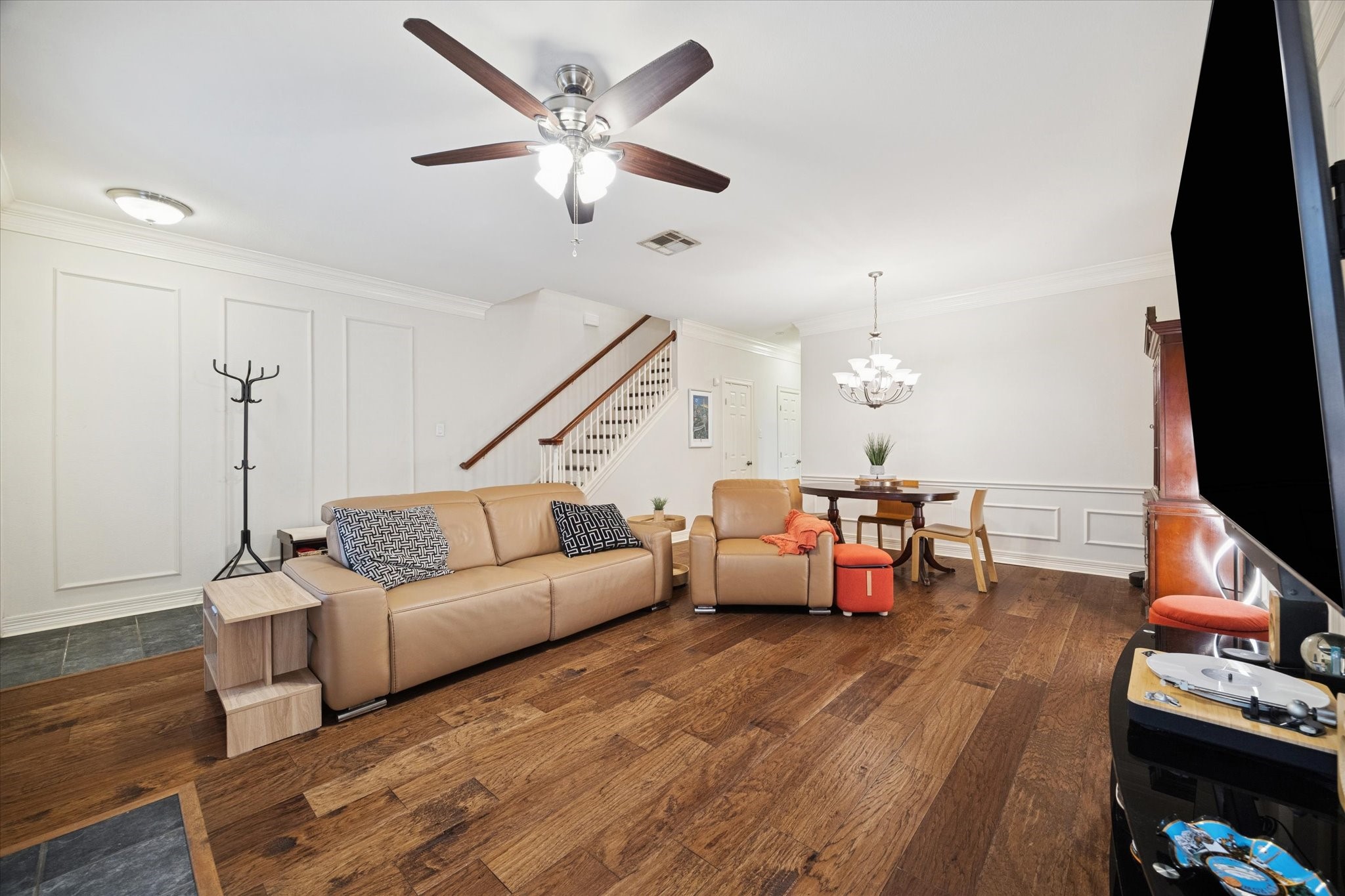 4001 Tanglewilde Street, Unit 1103 Houston, TX 77063 - Photo 5 of 15 a living room with furniture and wooden floor