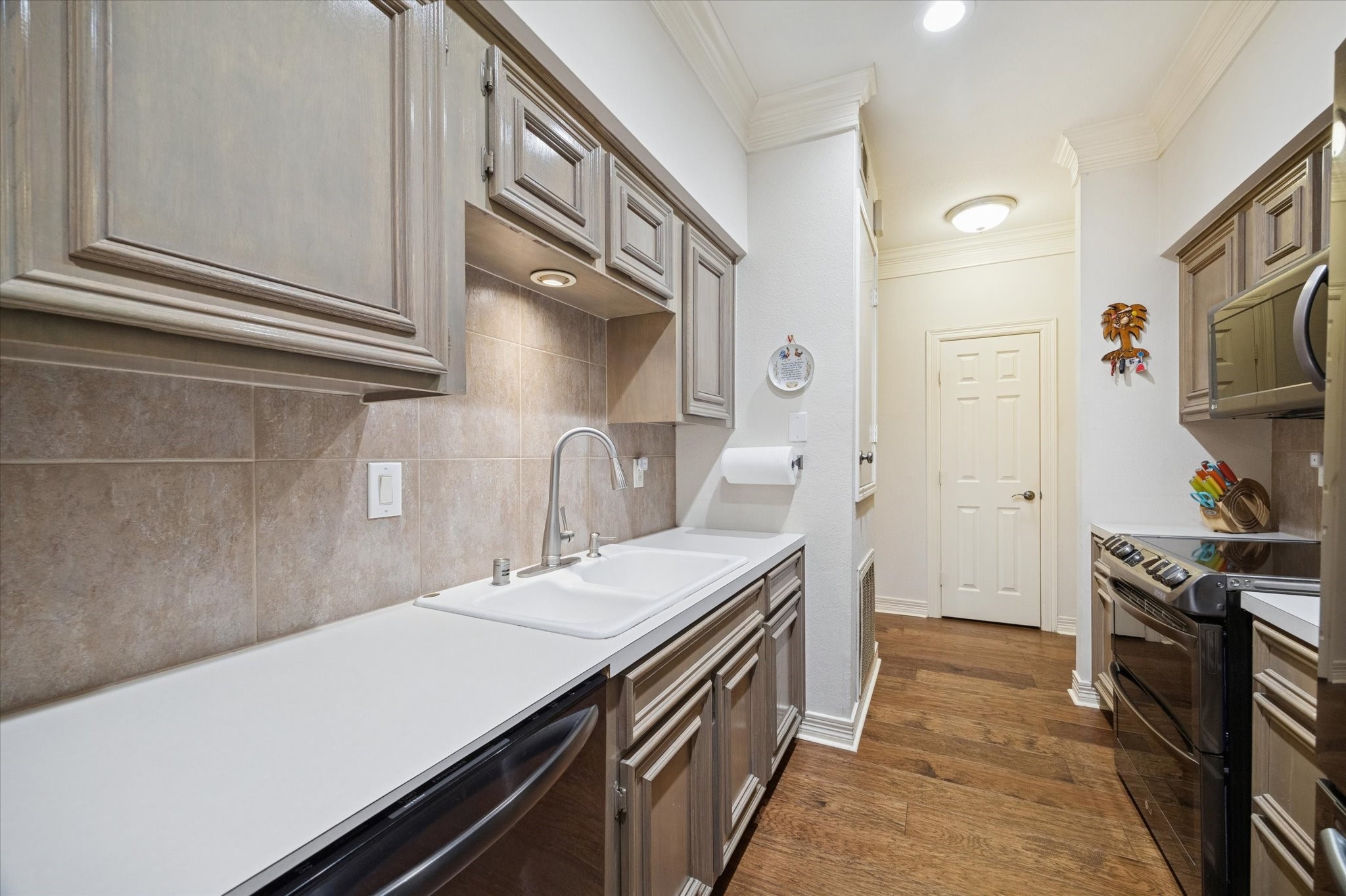 4001 Tanglewilde Street, Unit 1103 Houston, TX 77063 - Photo 8 of 15 a kitchen with a sink and a stove top oven