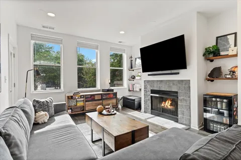 $480,000 | 1245 North Orleans Street, Unit 902, Chicago, IL 60610