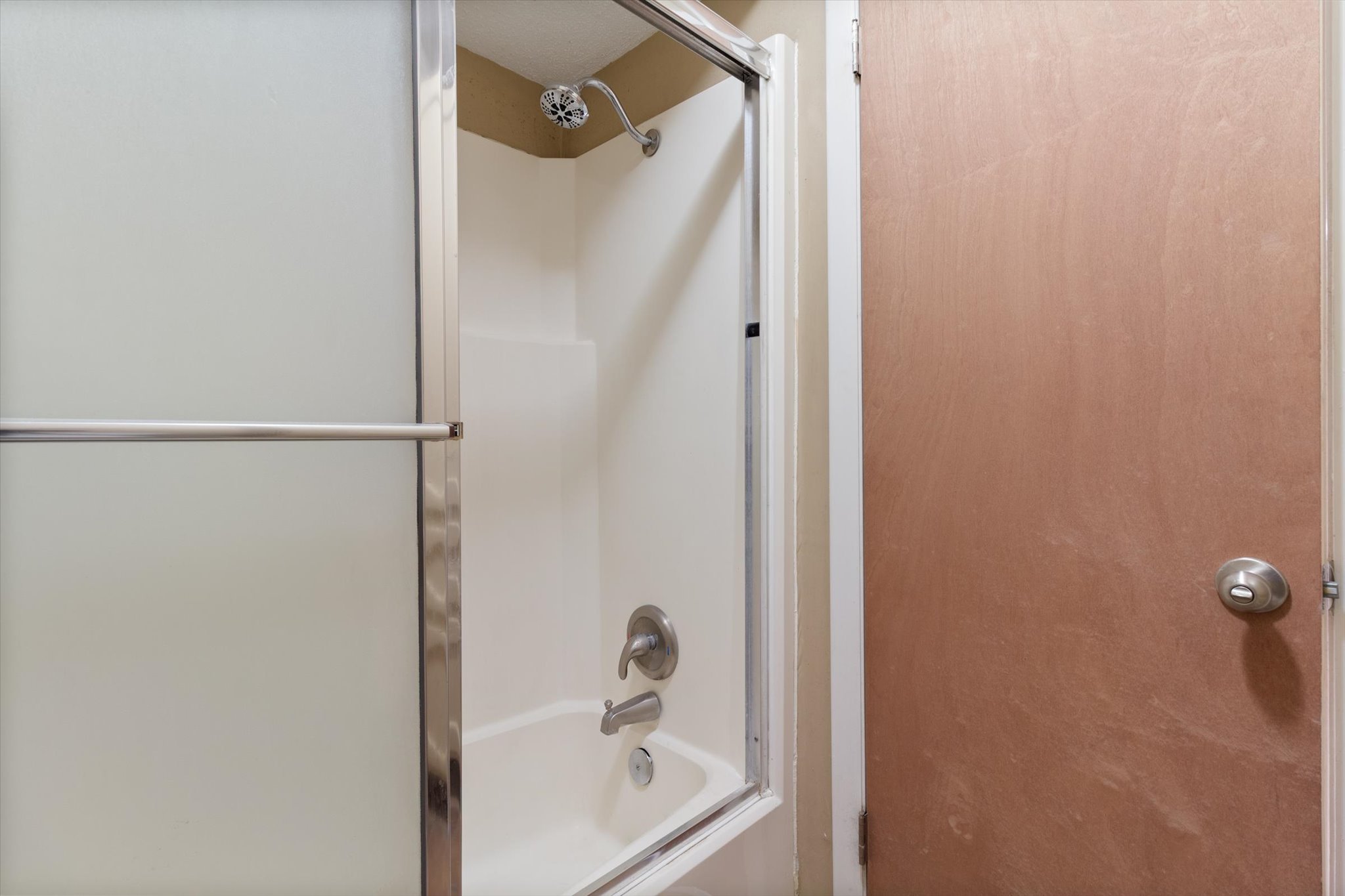 821 Old Ranch Road San Marcos, TX 78666 - Photo 11 of 29 Tub with Shower
