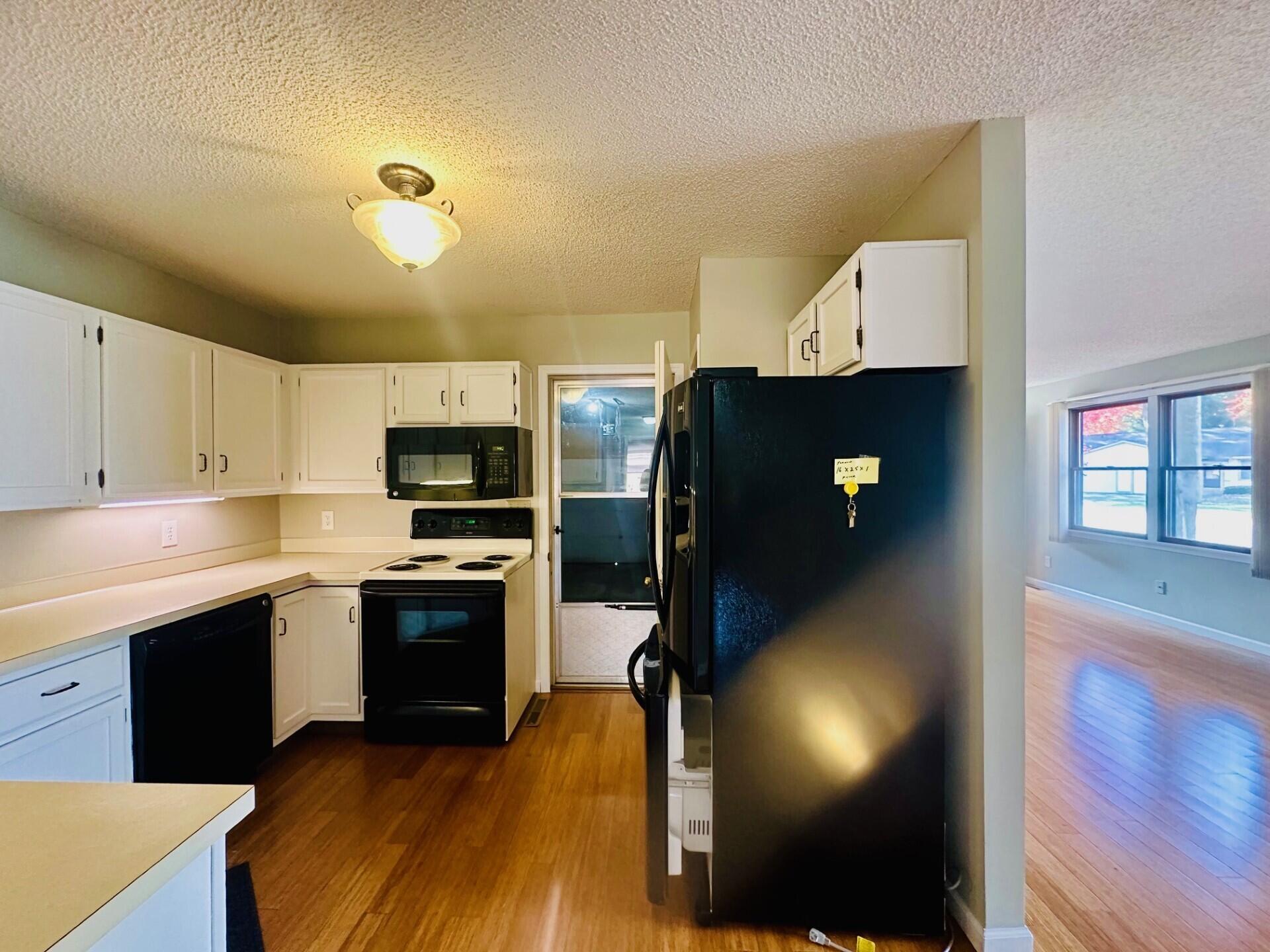 1068 Le Roux Road, Unit 18 Muskegon, MI 49441 - Photo 12 of 31 12