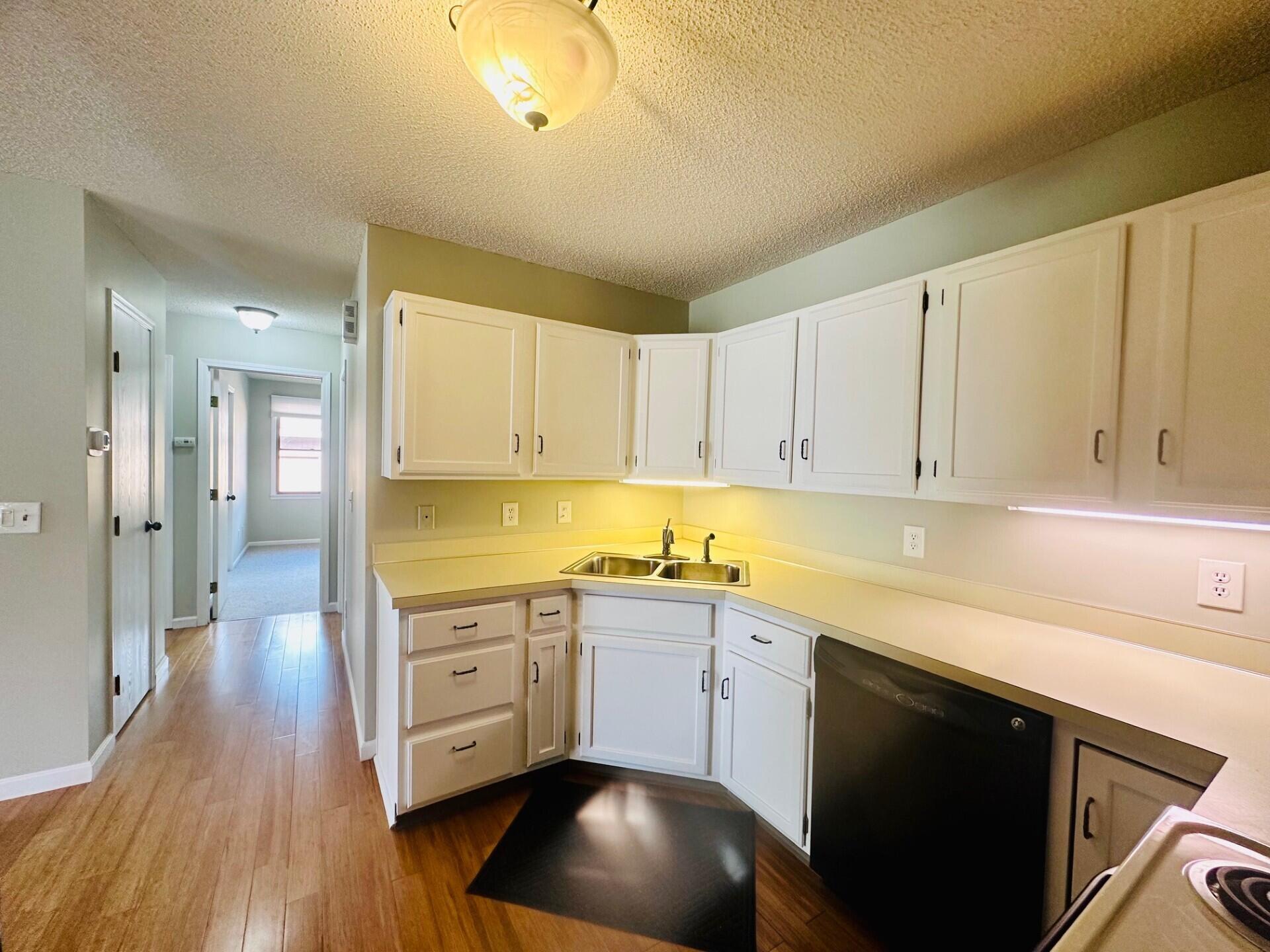 1068 Le Roux Road, Unit 18 Muskegon, MI 49441 - Photo 13 of 31 13