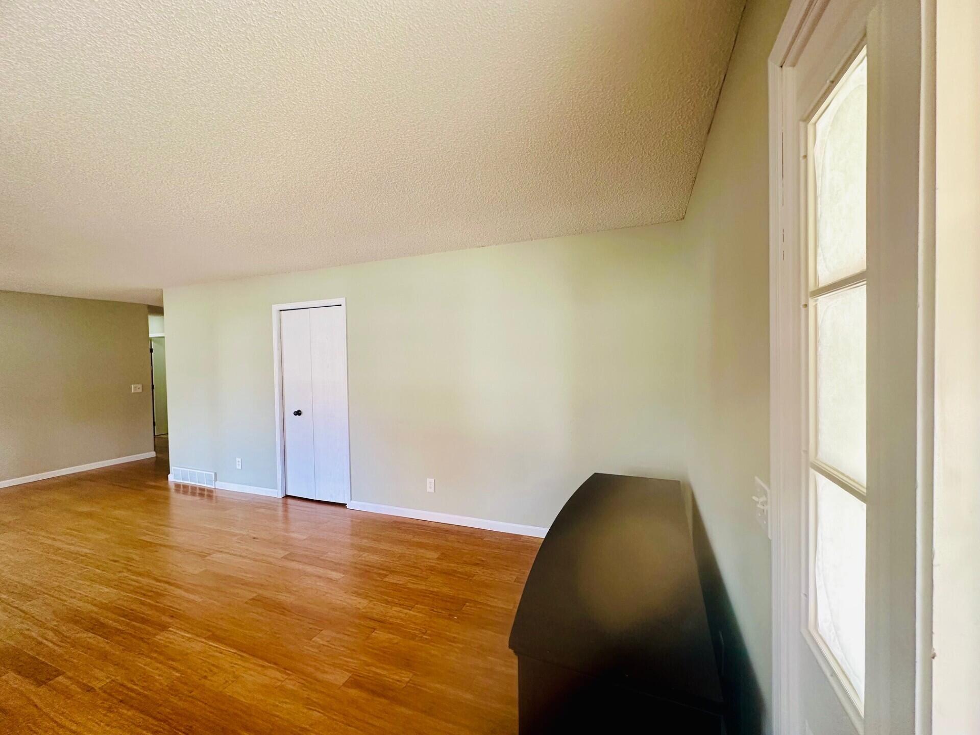 1068 Le Roux Road, Unit 18 Muskegon, MI 49441 - Photo 8 of 31 8