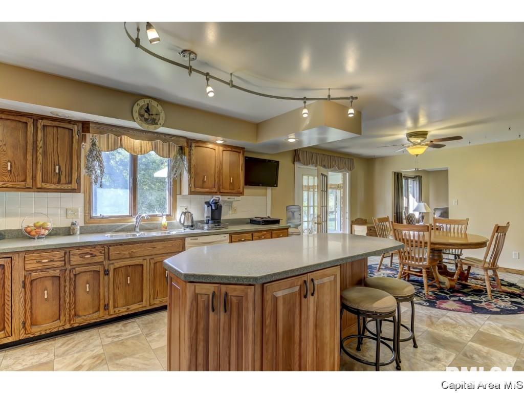 10980 Darnell Road Dawson, IL 62520 - Photo 15 of 36 Gallery Image 15