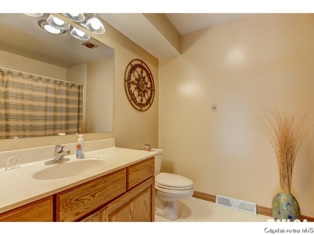 10980 Darnell Road Dawson, IL 62520 - Photo 23 of 36 Gallery Image 23
