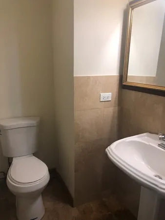 $2,495 | 1533 West Hollywood Avenue, Unit 1, Chicago, IL 60660